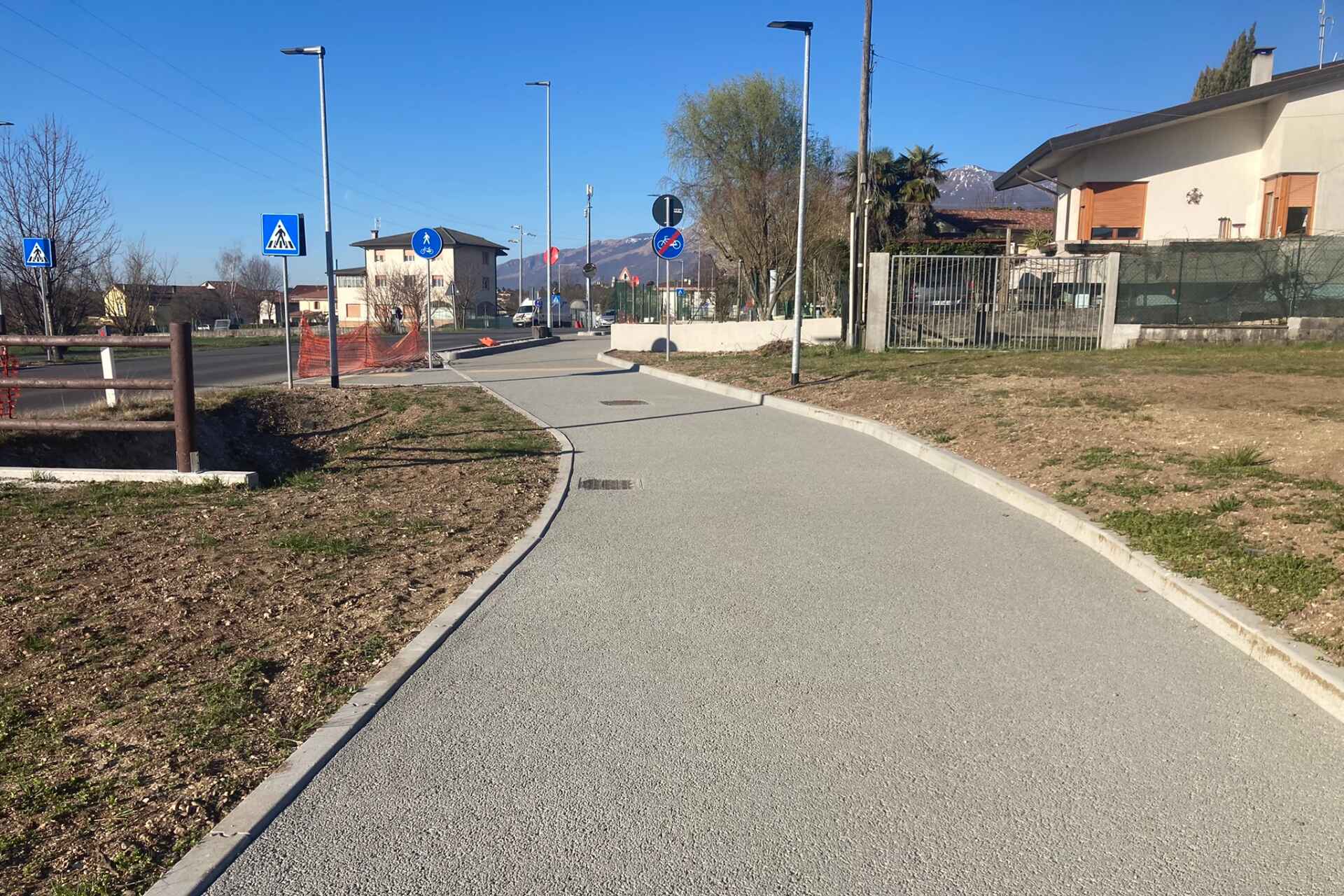 Piste ciclopedonali drenanti: sostenibilità e sicurezza urbana
