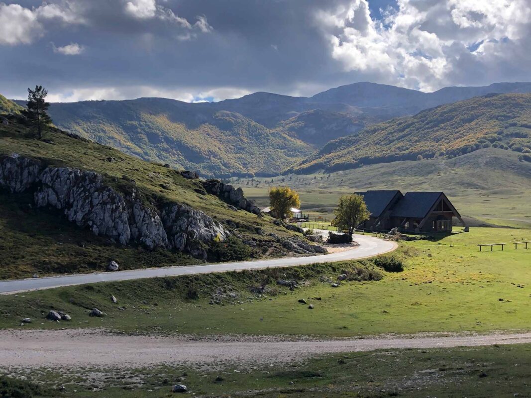 Parcheggio drenante nel Parco Sirente–Velino, Piani di Pezza