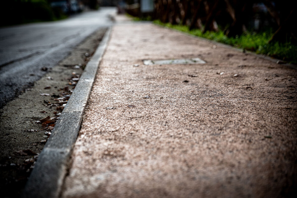 Percorso pedonale drenante a Valfornace: sicuro e inclusivo