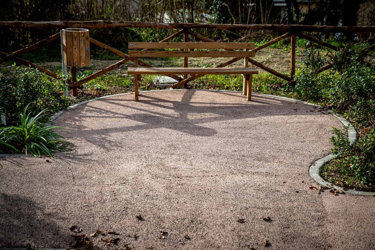 Percorso pedonale drenante a Valfornace: sicuro e inclusivo