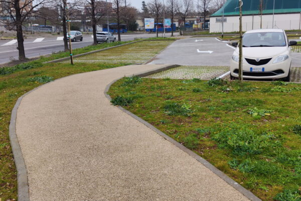 Parcheggio drenante realizzato a Viterbo con pavimentazione ecologica Biostrasse